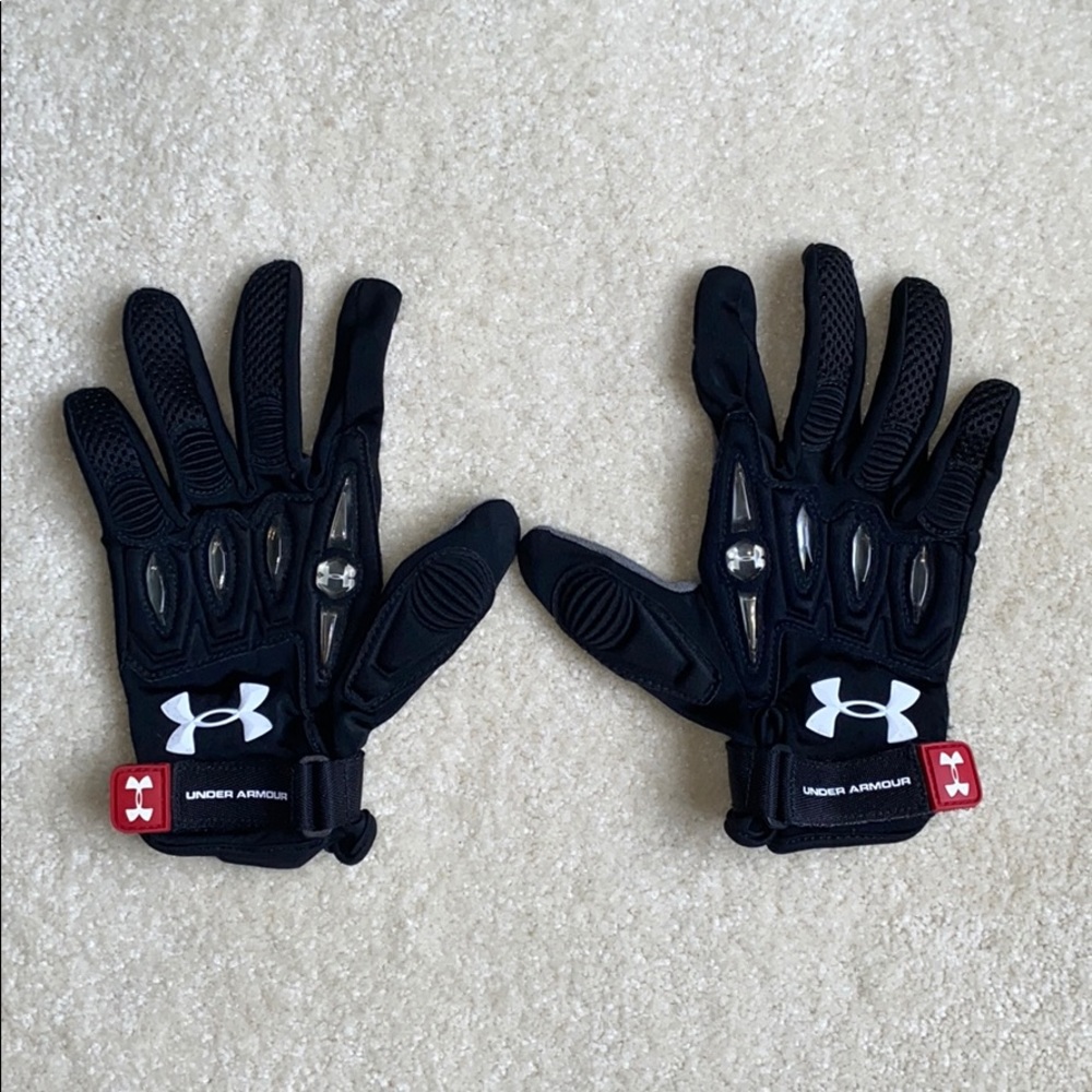 Under Armour sport gloves.